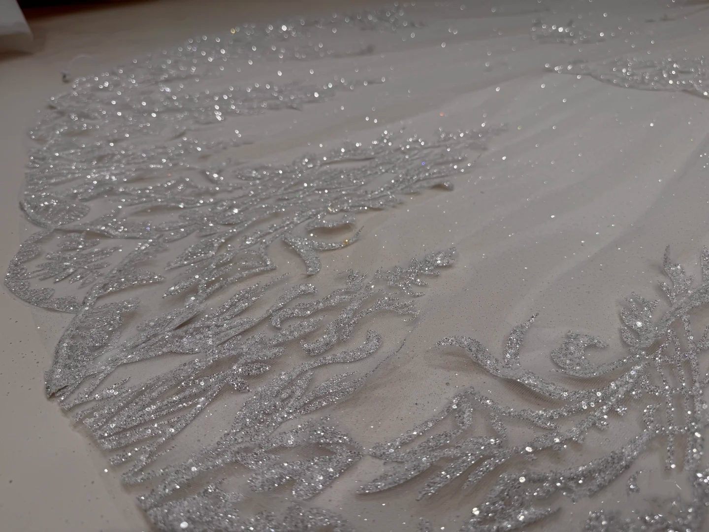 Luxury Beaded Lace Edge Weddin - مراجعة Luxury Lifestyle وسعره