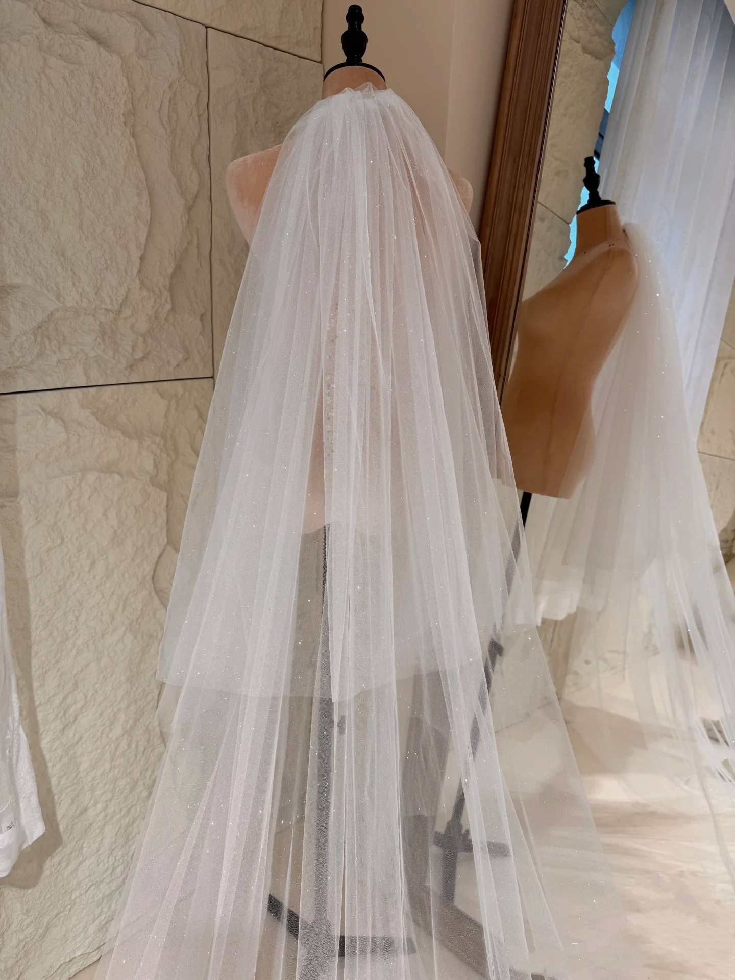 Luxury Beaded Lace Edge Weddin - مراجعة Luxury Lifestyle وسعره