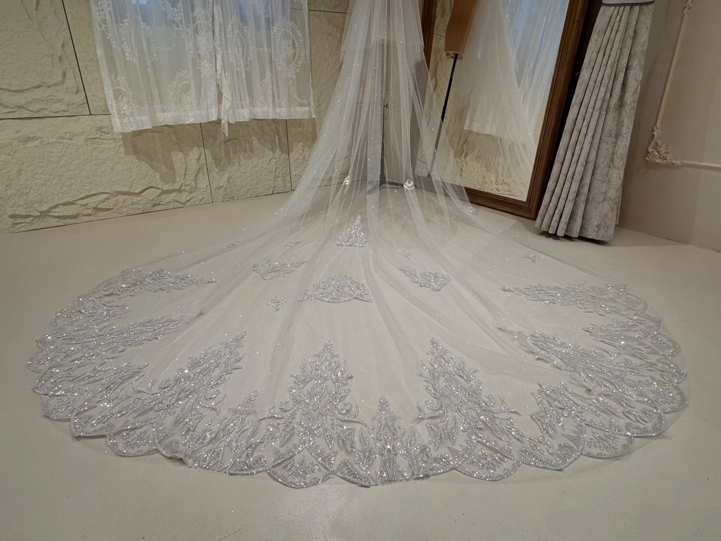 Luxury Beaded Lace Edge Weddin - مراجعة Luxury Lifestyle وسعره