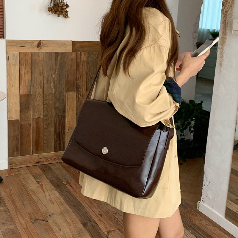CGCBAG Vintage Lage Capacity M - مراجعة Luxury Lifestyle وسعره