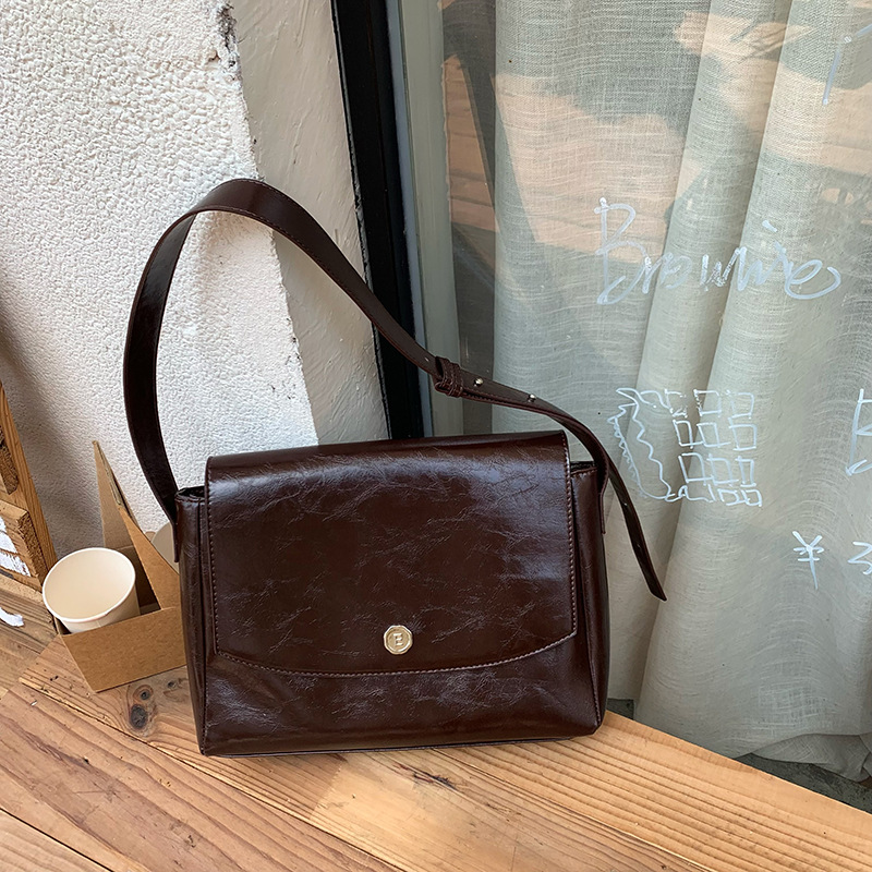 CGCBAG Vintage Lage Capacity M - مراجعة Luxury Lifestyle وسعره